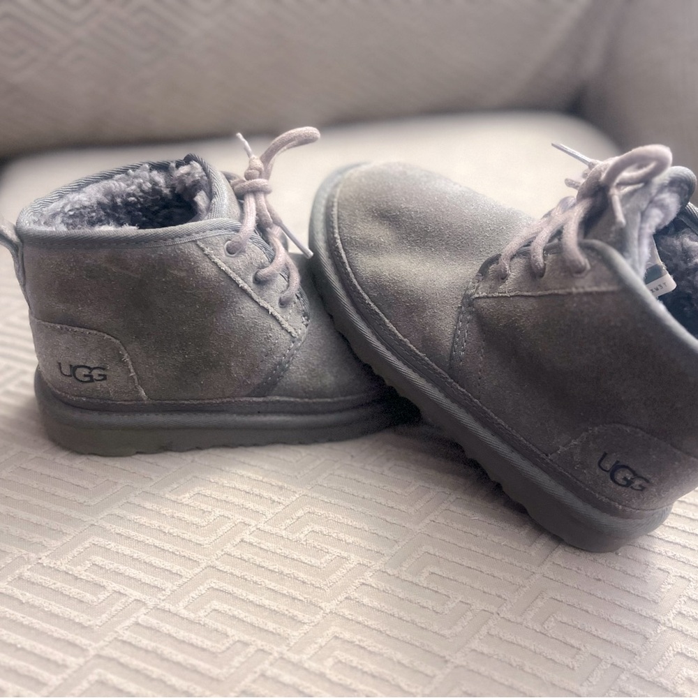 UGG Kids Neumel II Chukka lace up boot  size 1